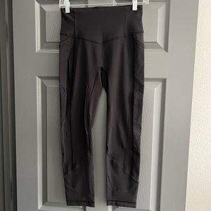Lululemon crop size 6 leggings with pockets
